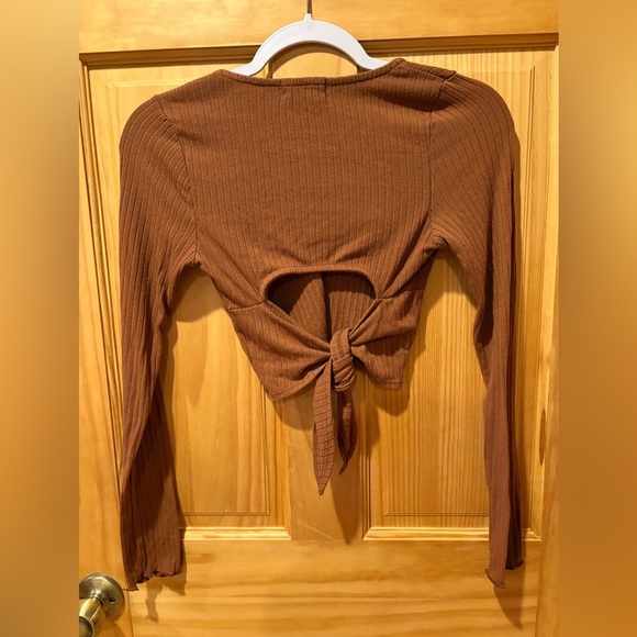 Altar'd State crop tops “Find Your Bow Cropped Open Back Tank," size S - Picture 2 of 9